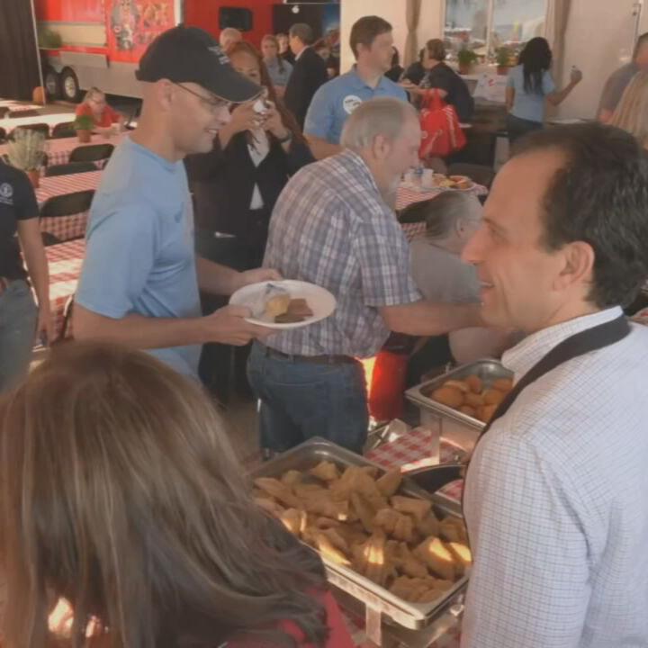 Louisville Mayor Craig Greenberg serves food at Kentucky State Fair commodity breakfast